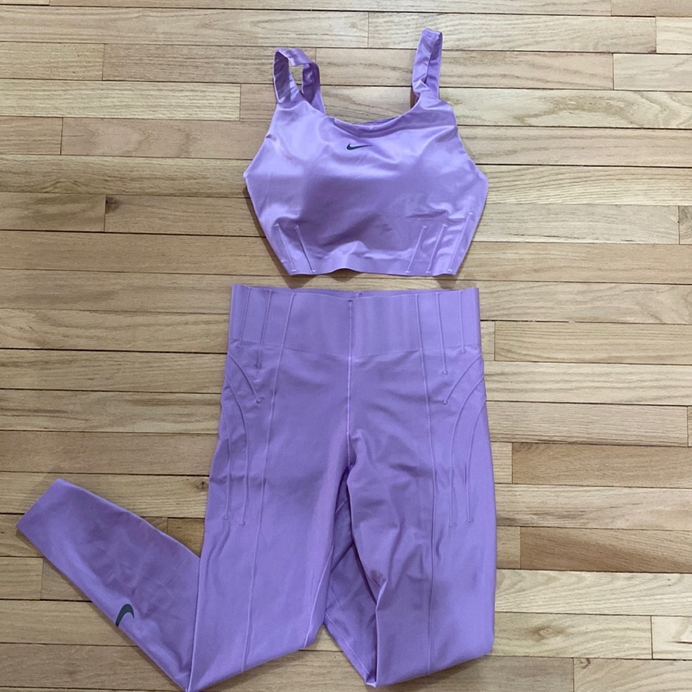 Lavender shimmer Nike workout set size small